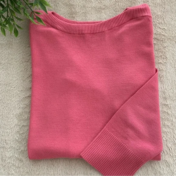 Classic Women's Crewneck Sweater - Pink - Picture 1 of 4